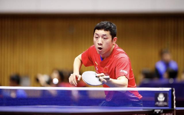 边后卫内收 边后卫内收